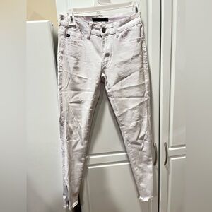 Women’s white jeans, size w5 26 length. Kancan.